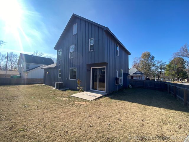 303 S Atoka Avenue, Coweta, OK 74429