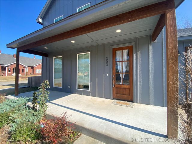 303 S Atoka Avenue, Coweta, OK 74429