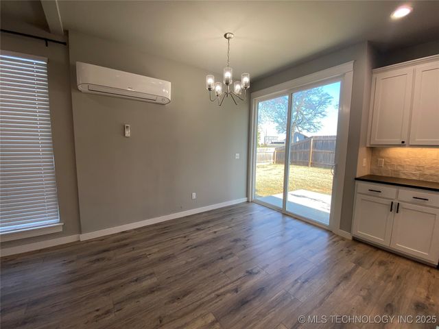 303 S Atoka Avenue, Coweta, OK 74429