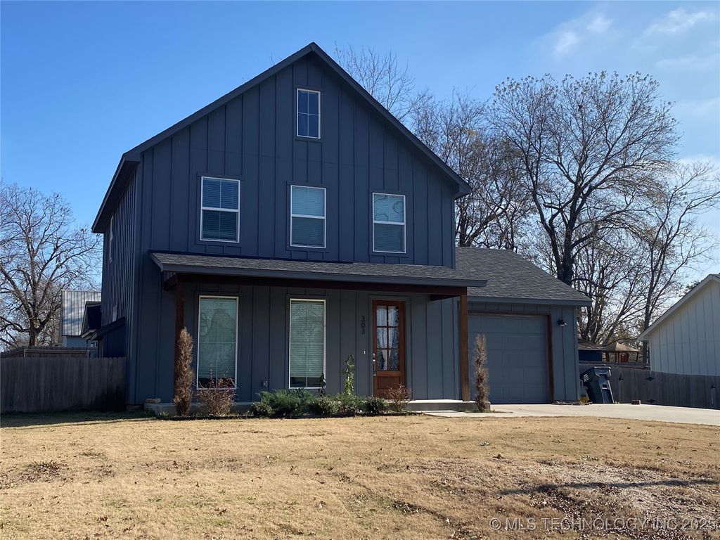 303 S Atoka Avenue, Coweta, OK 74429