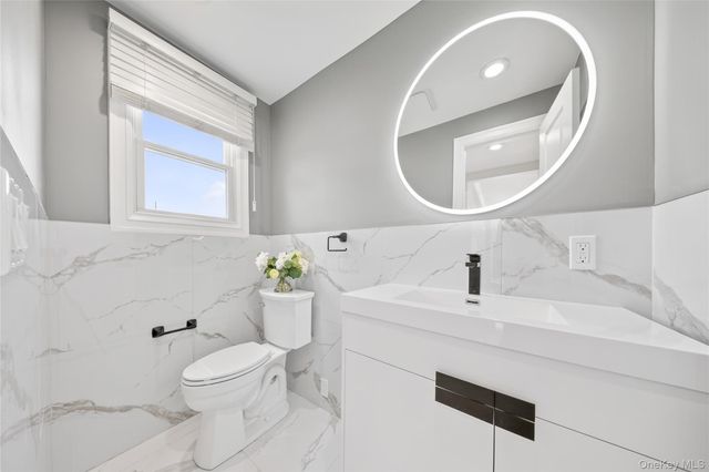 19 6th Street, New Hyde Park, NY 11040