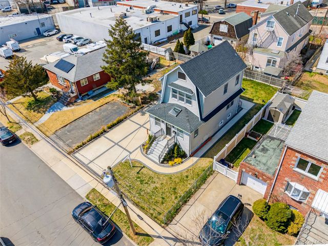 19 6th Street, New Hyde Park, NY 11040