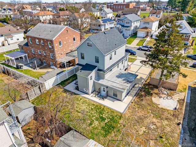 19 6th Street, New Hyde Park, NY 11040