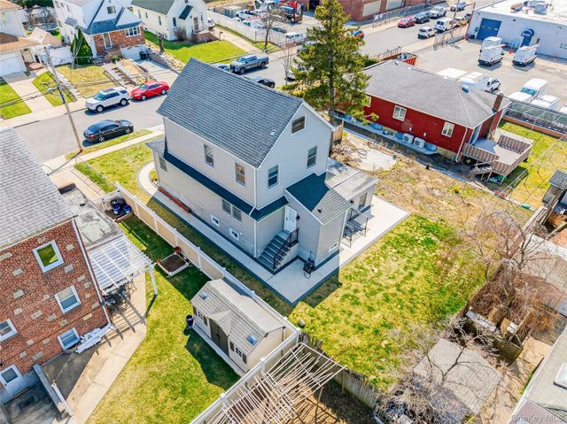 19 6th Street, New Hyde Park, NY 11040