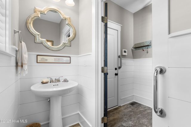 105 Helmsman Drive, Wilmington, NC 28412