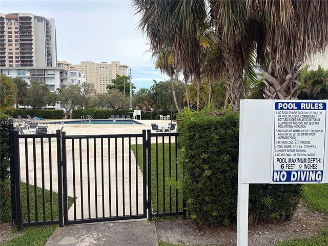 1655 NE 115th Street 29B, Miami, FL 33181