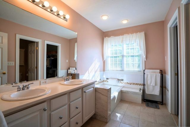 5 Lane Farm Drive 5, Bedford, MA 01730