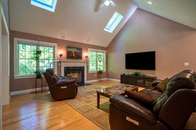 5 Lane Farm Drive 5, Bedford, MA 01730