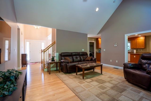5 Lane Farm Drive 5, Bedford, MA 01730