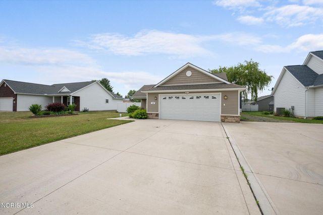 13 Cascade Lane, Delta, OH 43515
