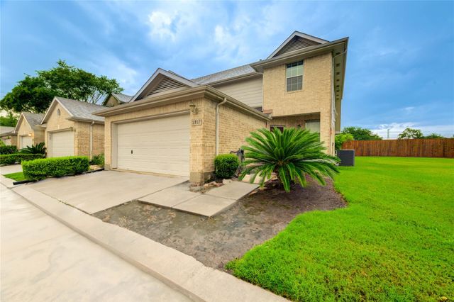 2931 Meadowglen Cove, Houston, TX 77082