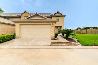 2931 Meadowglen Cove, Houston, TX 77082