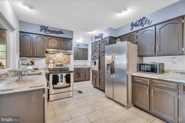 11 CHADWICK AVE, Marlton, NJ 08053