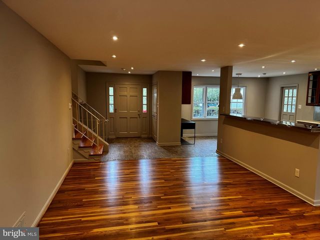 2507 MEREDITH DR, Vienna, VA 22181