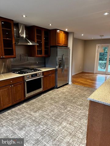 2507 MEREDITH DR, Vienna, VA 22181