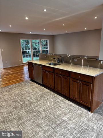 2507 MEREDITH DR, Vienna, VA 22181
