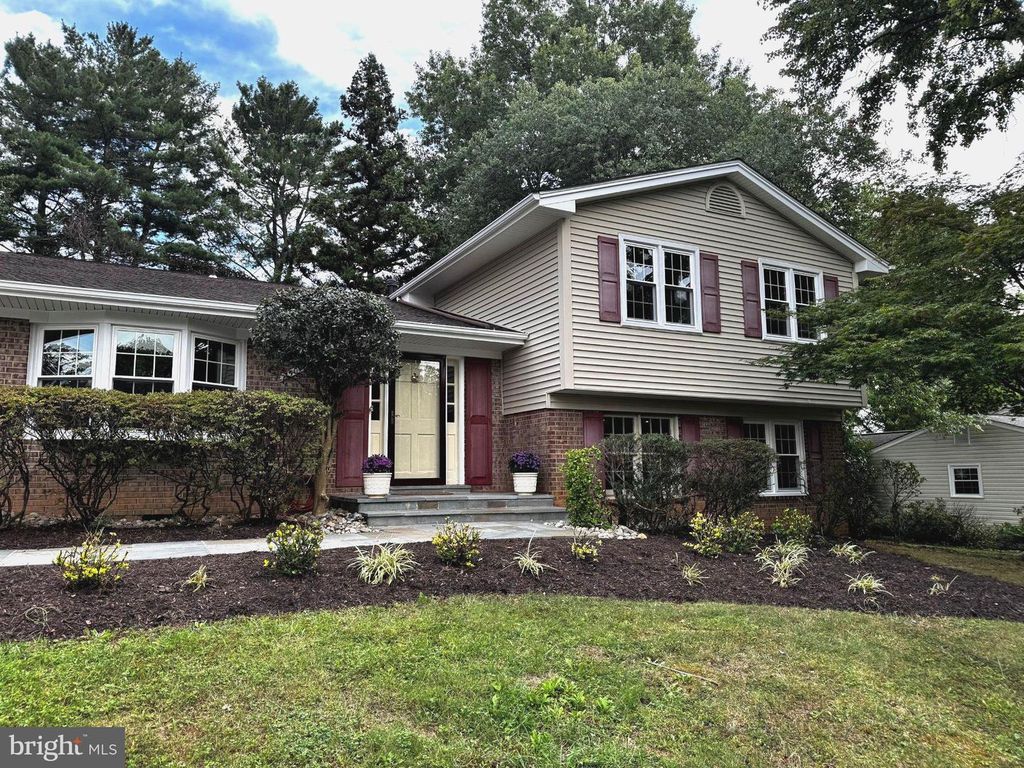 2507 MEREDITH DR, Vienna, VA 22181