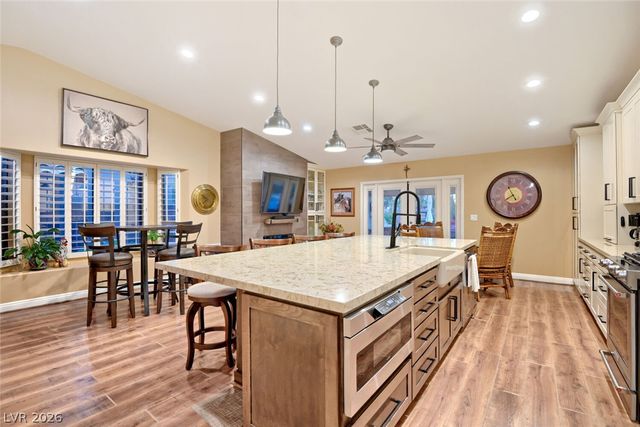 10005 North Mahogany Grove Lane, Las Vegas, NV 89117