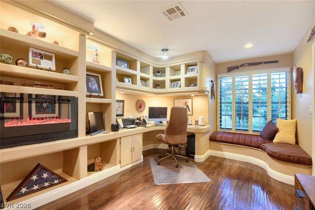 10005 North Mahogany Grove Lane, Las Vegas, NV 89117