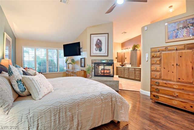 10005 North Mahogany Grove Lane, Las Vegas, NV 89117