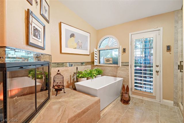 10005 North Mahogany Grove Lane, Las Vegas, NV 89117