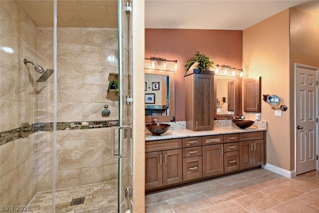 10005 North Mahogany Grove Lane, Las Vegas, NV 89117