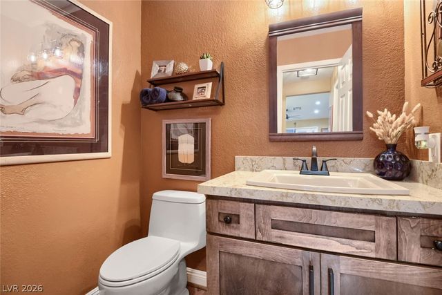 10005 North Mahogany Grove Lane, Las Vegas, NV 89117