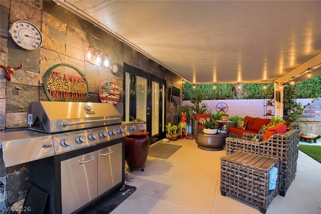 10005 North Mahogany Grove Lane, Las Vegas, NV 89117