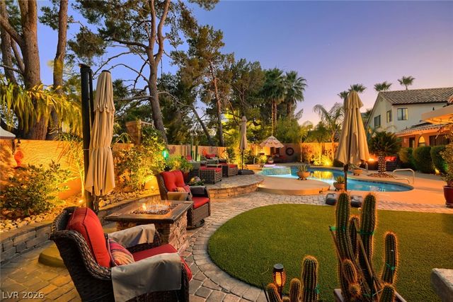 10005 North Mahogany Grove Lane, Las Vegas, NV 89117