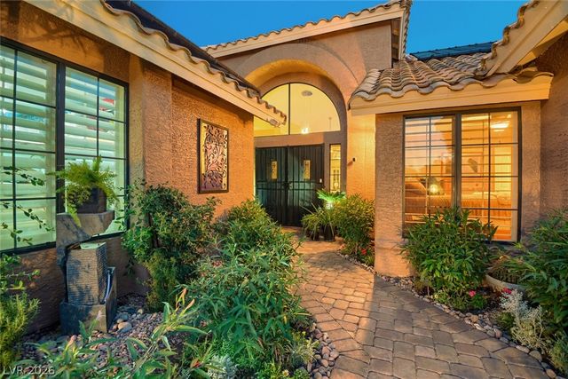 10005 North Mahogany Grove Lane, Las Vegas, NV 89117