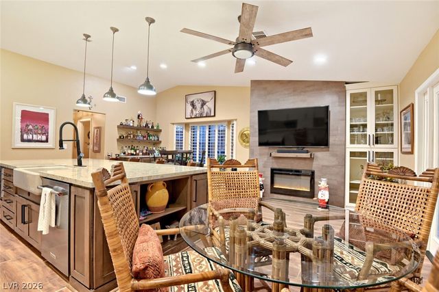 10005 North Mahogany Grove Lane, Las Vegas, NV 89117