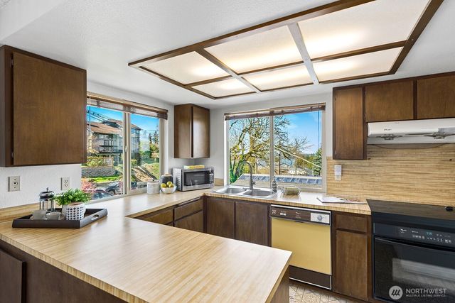 9928 64th Avenue S, Seattle, WA 98118