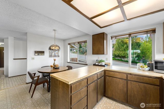 9928 64th Avenue S, Seattle, WA 98118