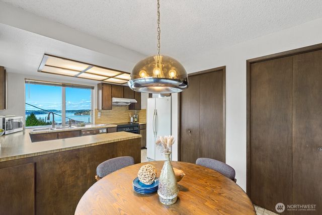 9928 64th Avenue S, Seattle, WA 98118