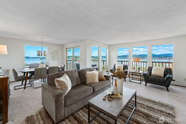 9928 64th Avenue S, Seattle, WA 98118