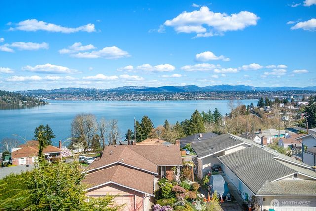 9928 64th Avenue S, Seattle, WA 98118