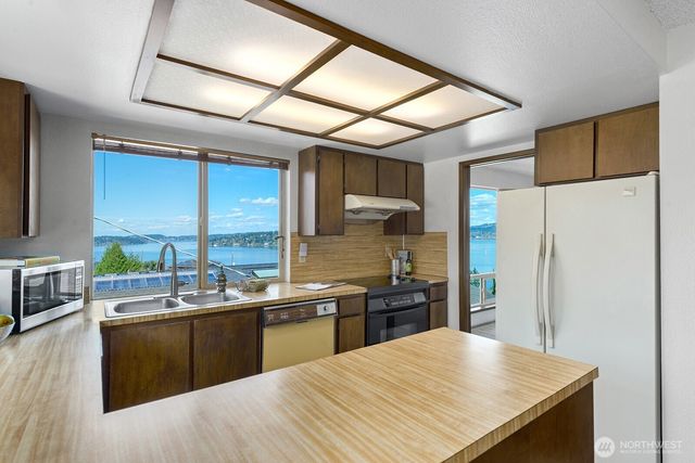 9928 64th Avenue S, Seattle, WA 98118