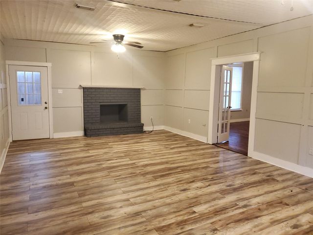 1233 Caldwell Road, Angleton, TX 77515