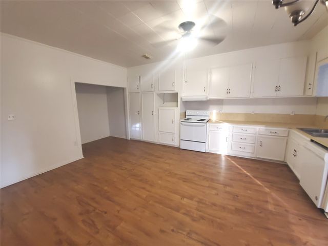 1233 Caldwell Road, Angleton, TX 77515