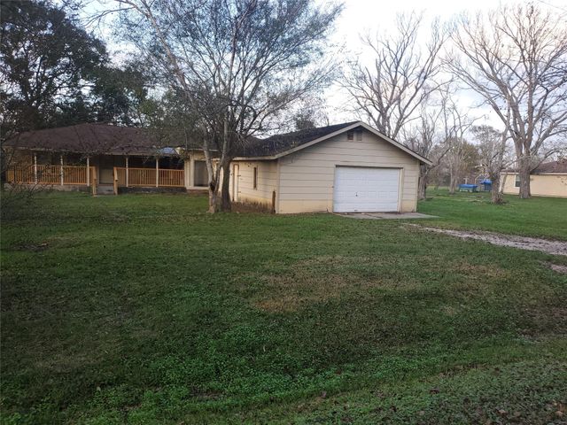 1233 Caldwell Road, Angleton, TX 77515