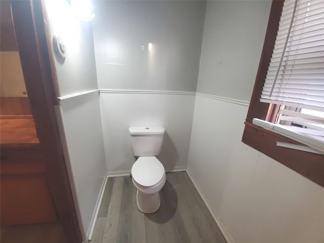 1233 Caldwell Road, Angleton, TX 77515