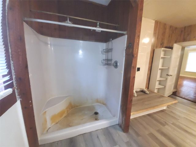 1233 Caldwell Road, Angleton, TX 77515