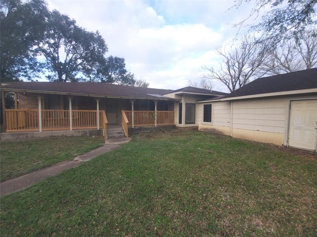 1233 Caldwell Road, Angleton, TX 77515