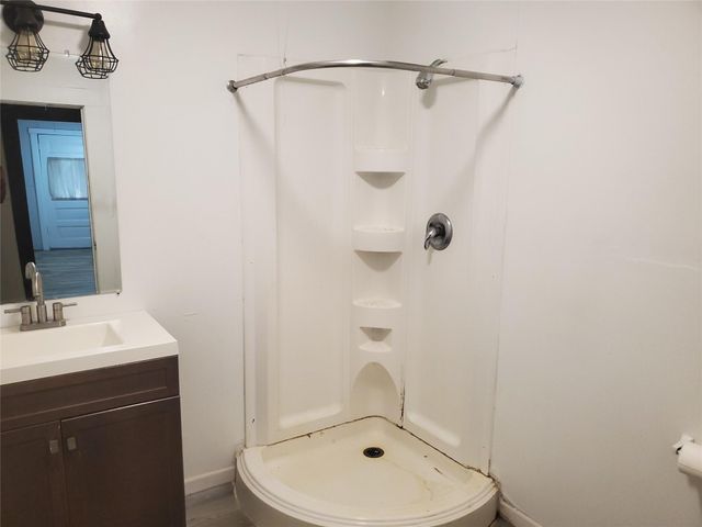 1233 Caldwell Road, Angleton, TX 77515