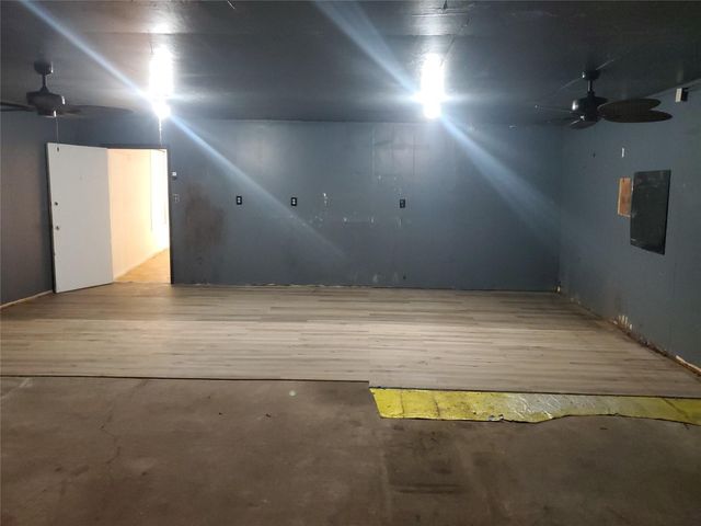 1233 Caldwell Road, Angleton, TX 77515