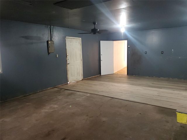 1233 Caldwell Road, Angleton, TX 77515