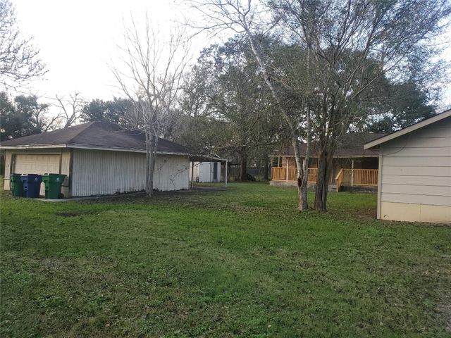 1233 Caldwell Road, Angleton, TX 77515