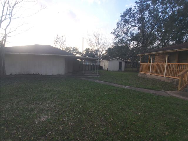 1233 Caldwell Road, Angleton, TX 77515