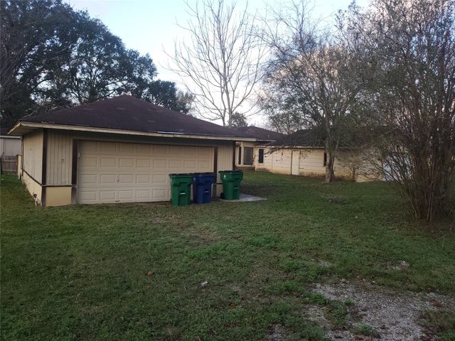 1233 Caldwell Road, Angleton, TX 77515