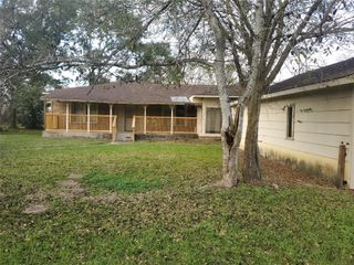 1233 Caldwell Road, Angleton, TX 77515